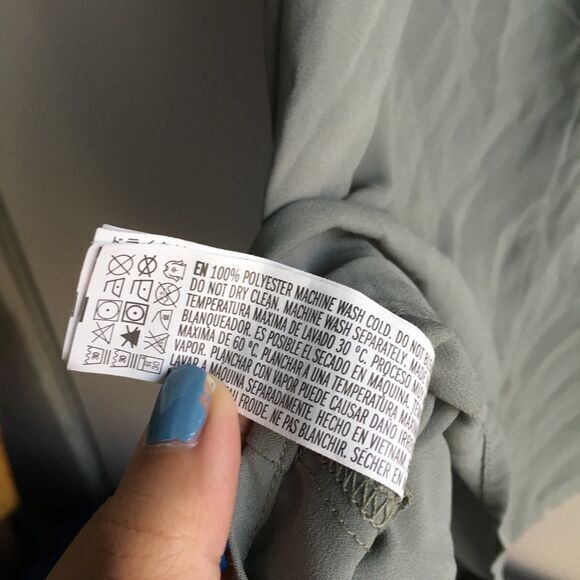 5/$15 Forever 21 tunic sleeveless top - Picture 4 of 4